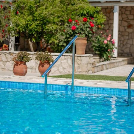 Villa In Pietra Kalamaras Makhairadhon Экстерьер фото