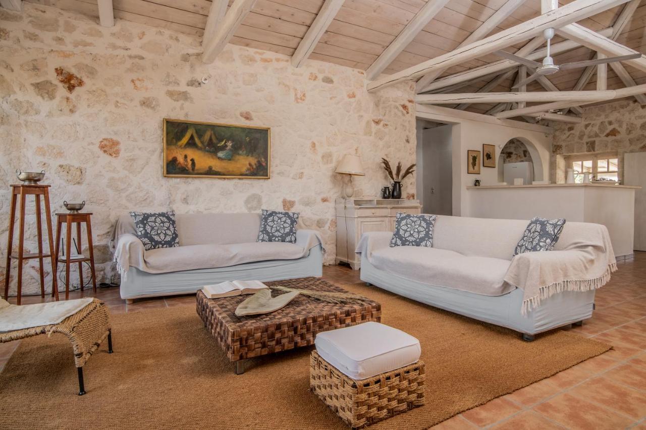 Villa In Pietra Kalamaras Makhairadhon Экстерьер фото