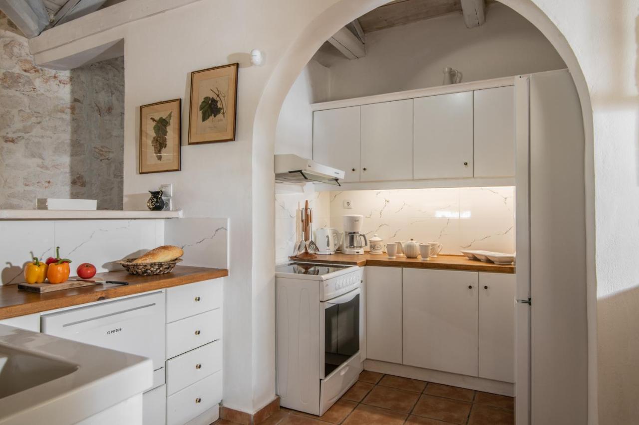 Villa In Pietra Kalamaras Makhairadhon Экстерьер фото