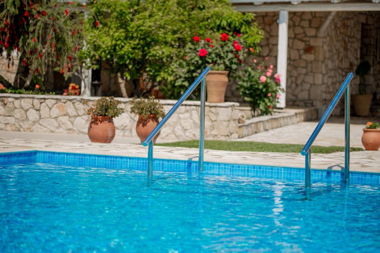 Villa In Pietra Kalamaras Makhairadhon Экстерьер фото